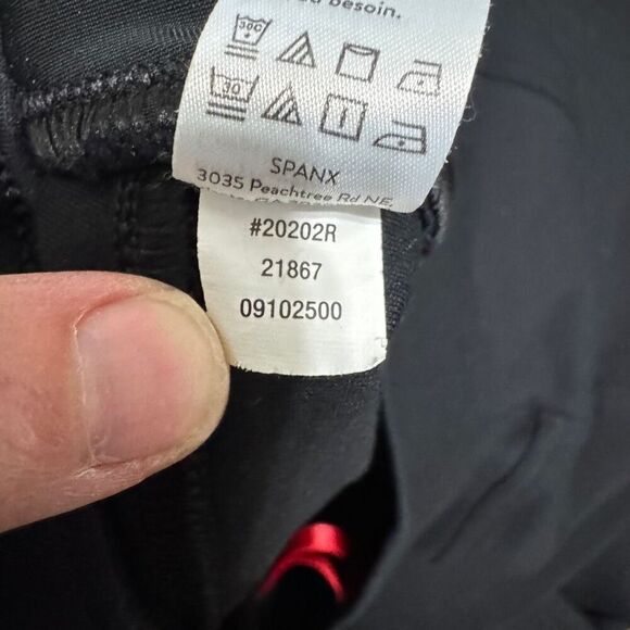 SPANX The Perfect Black Pant, Ankle 4-Pocket size large - Picture 7 of 7